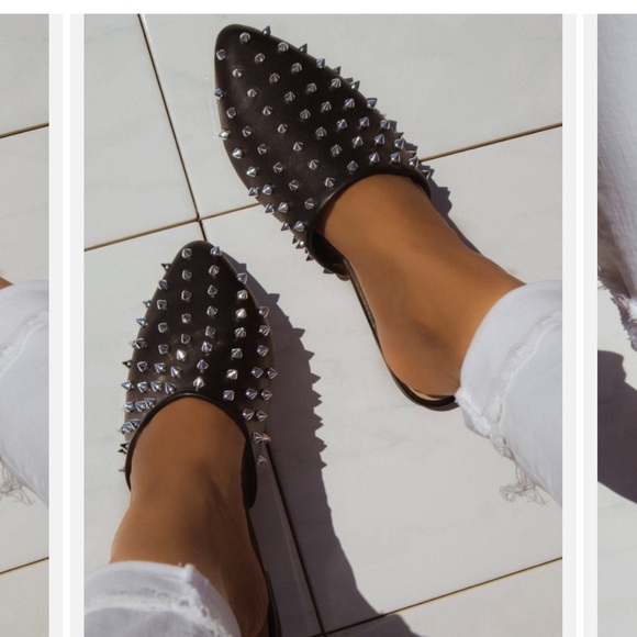 Steve Madden Pinpoint slip on studded shoes in black - Picture 2 of 10